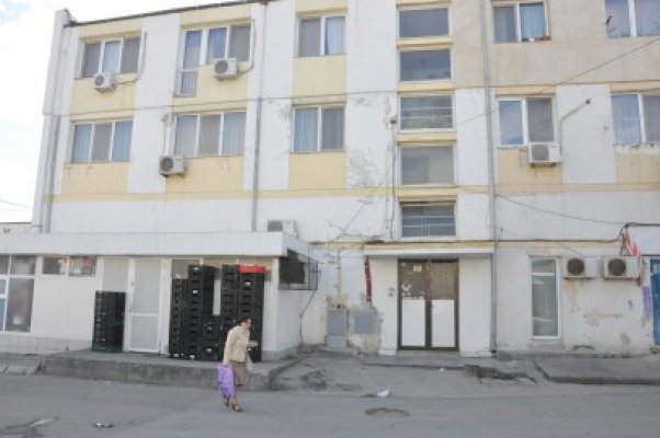 Bătrân găsit mort, cu sânge pe faţă, în apartamentul său din Mangalia